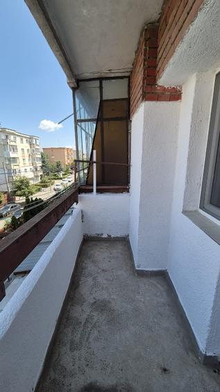 Apartament cu 3 camere decomandat în Între Lacuri