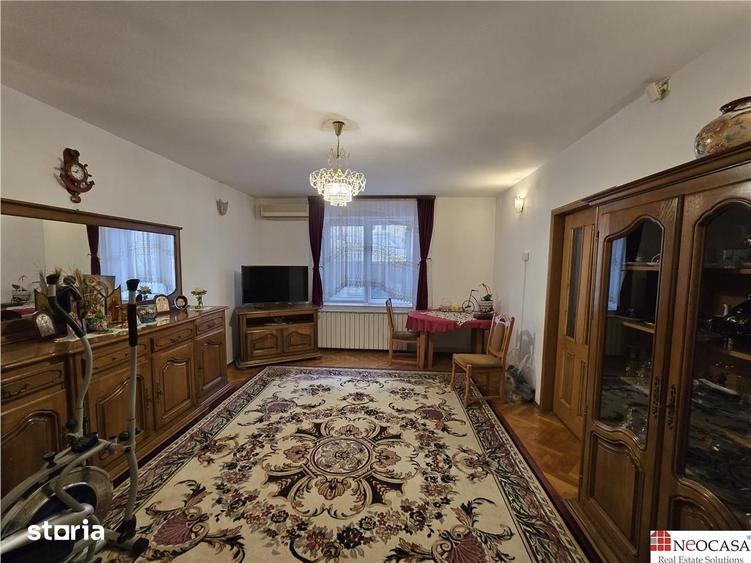 Casă cu 7 camere decomandat cu Teren 271.57 Mp în Grivița