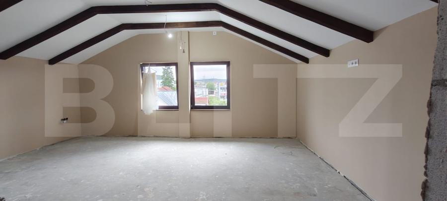 Apartament cu 5 camere decomandat, mobilat în Centura