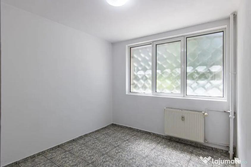 Apartament cu 4 camere semidecomandat în Drumul Taberei