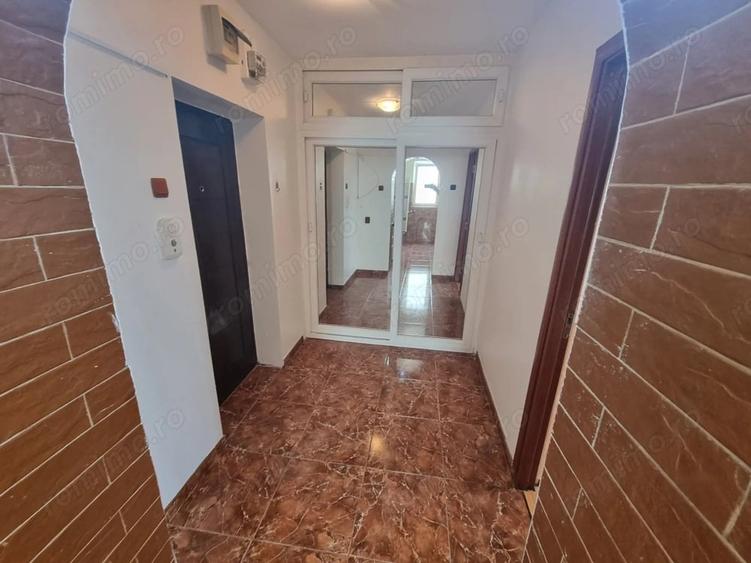 Apartament cu 2 camere decomandat în Far