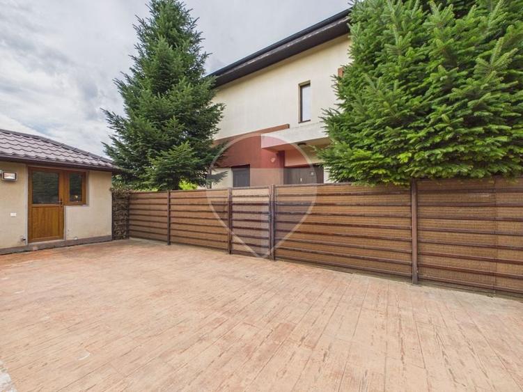 Casă individuală cu 4 camere cu Teren 565 Mp în Central