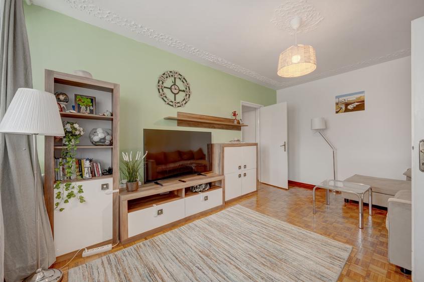 Apartament cu 2 camere semidecomandat, mobilat în 1 Mai