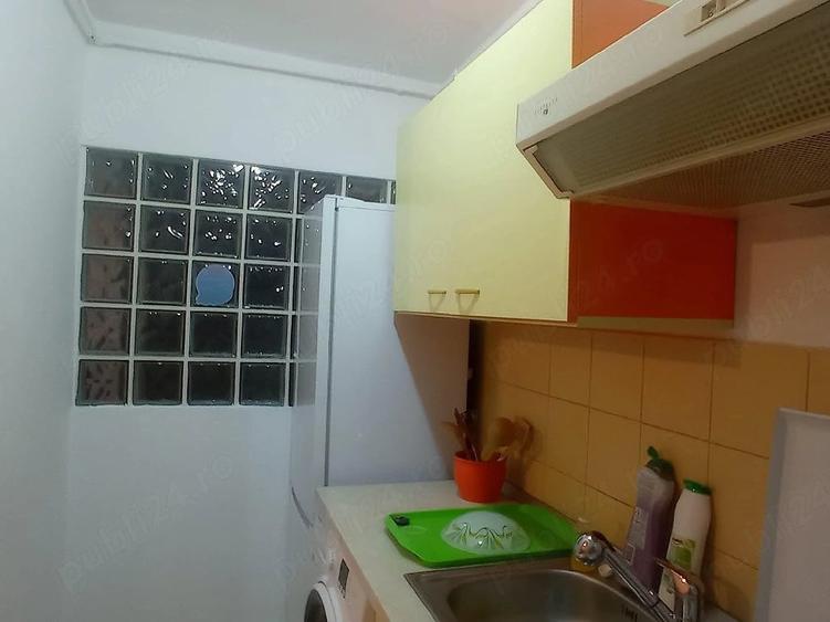 Apartament cu 3 camere decomandat în Dâmbu