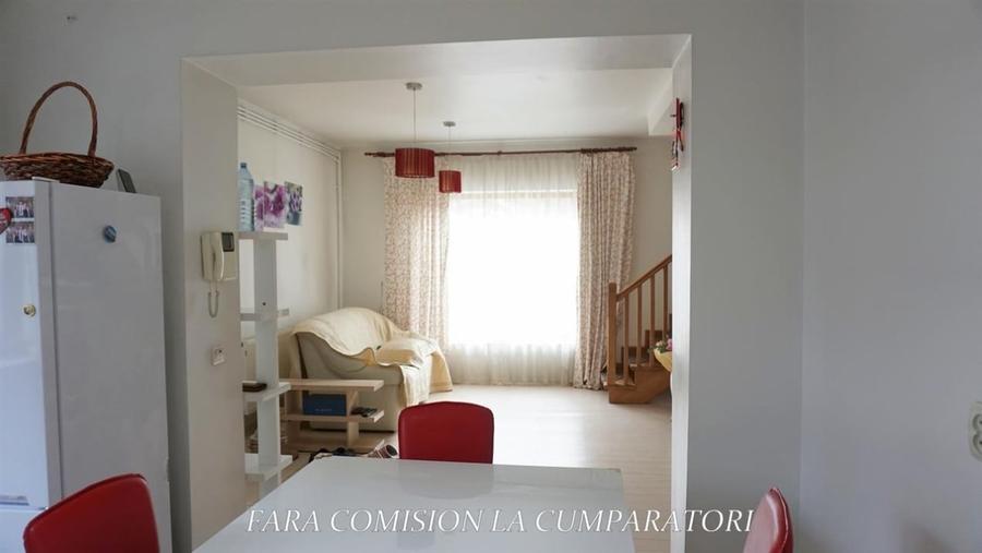 Duplex cu 7 camere cu Canalizare în 1 Mai