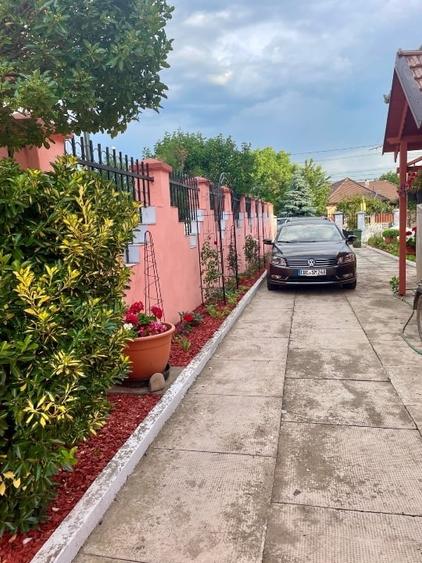 Casă individuală cu 4 camere cu Teren 1400 Mp în Ghiroda