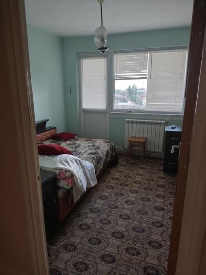 Apartament cu 3 camere decomandat în Sârbi
