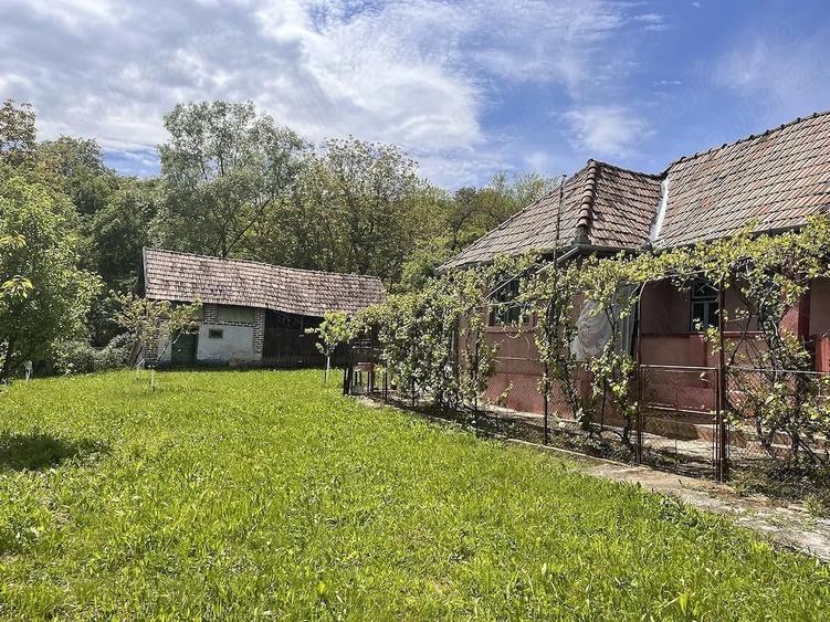 Casă cu 3 camere cu Teren 1600 Mp în Cucerdea