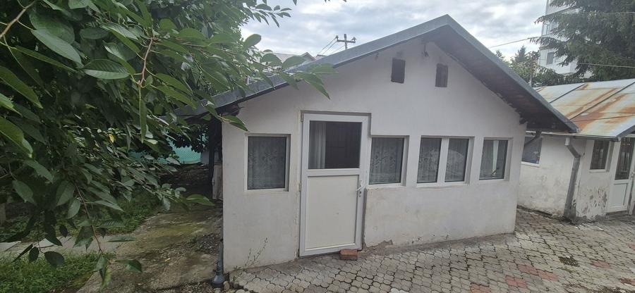 Casă cu 3 camere cu Teren 100 Mp în Central