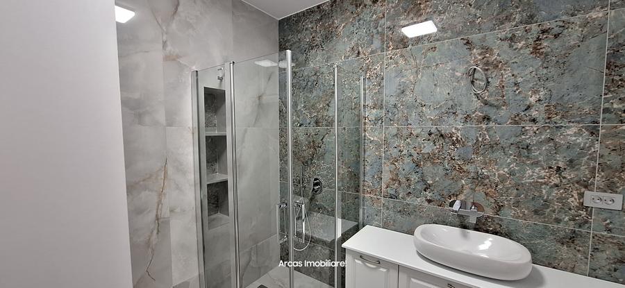 Penthouse cu 3 camere decomandat, mobilat în Sub Arini