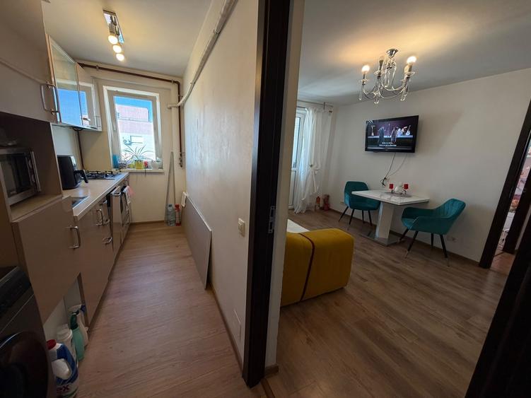 Apartament cu 3 camere semidecomandat în Pantelimon