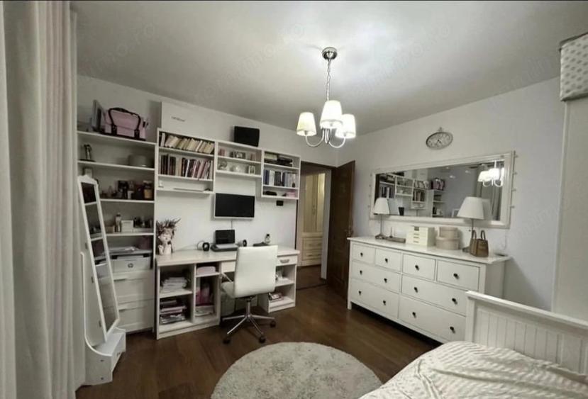 Apartament cu 3 camere decomandat în Central