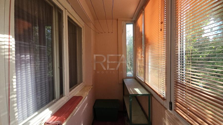 Apartament cu 3 camere semidecomandat, mobilat în Jiului