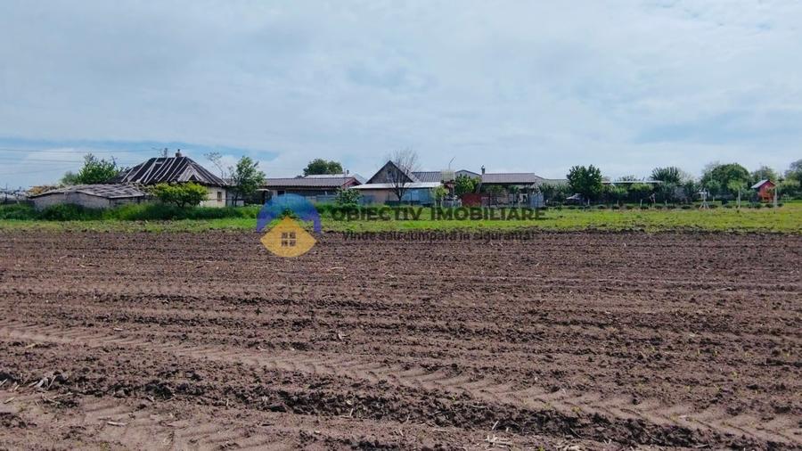Teren intravilan de 12300 mp, în Cârligi
