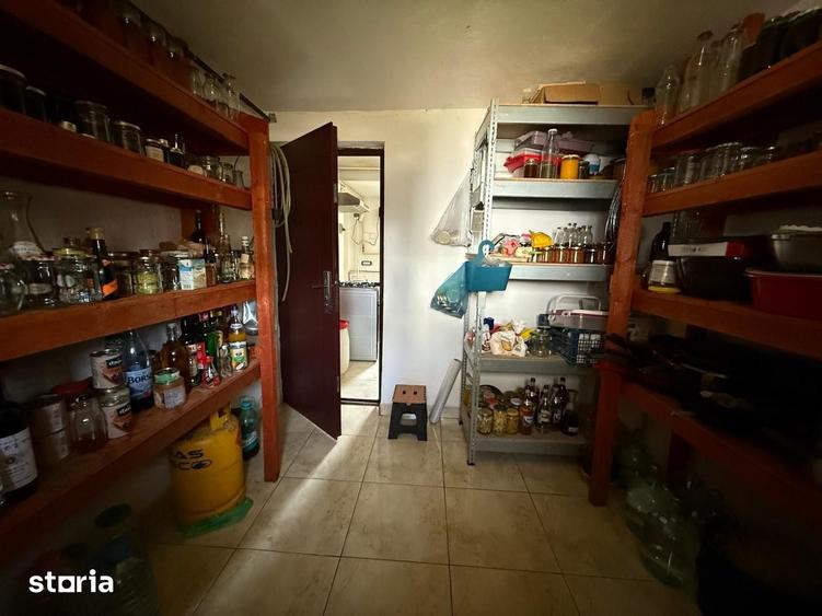 Casă cu 5 camere cu Teren 4000 Mp în Florești