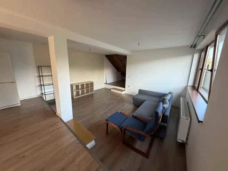 Duplex cu 5 camere cu Canalizare în Central