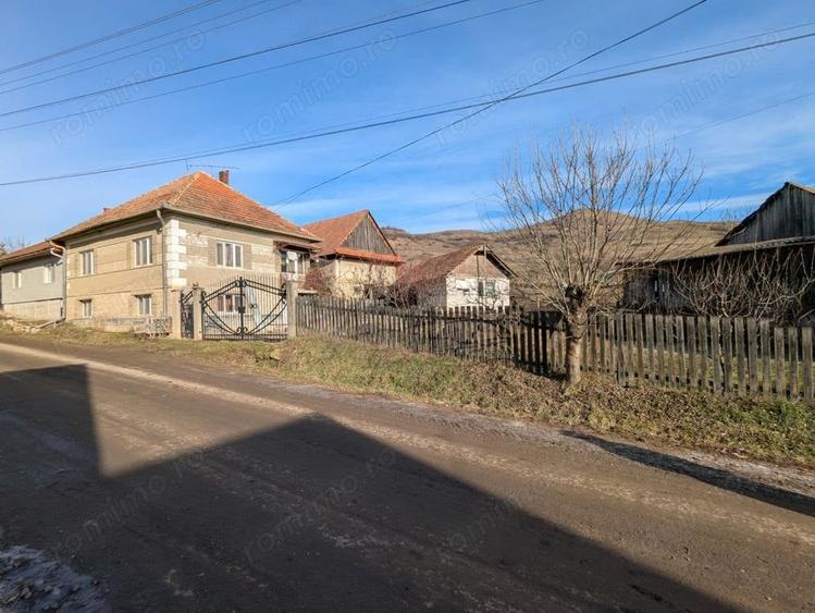 Casă cu 4 camere cu Teren 957 Mp în Mera