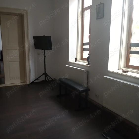 Casă cu 6 camere cu Teren 298 Mp în Corabia