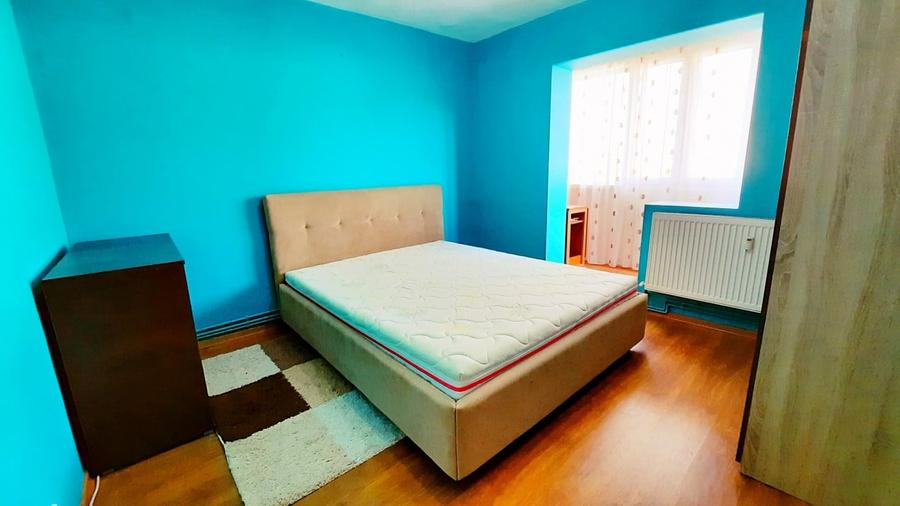 Apartament cu 3 camere decomandat, mobilat în Mircea cel Bătrân