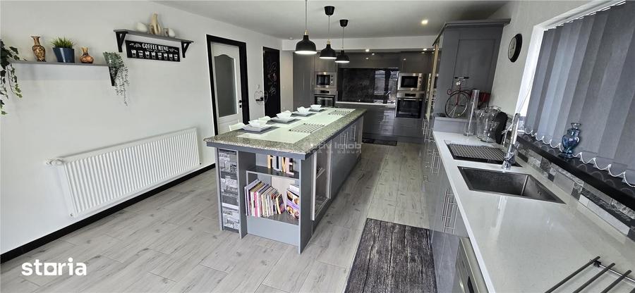 Casă cu 8 camere cu Teren 2000 Mp în Poșta Câlnău