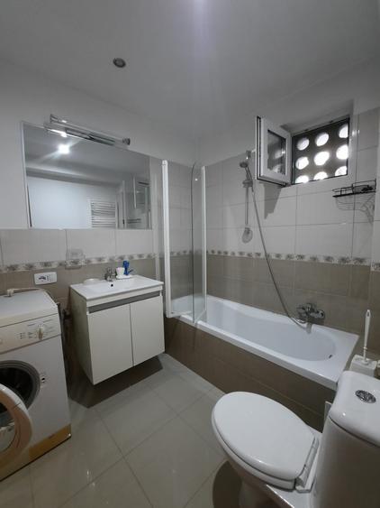 Apartament cu 3 camere decomandat în Tudor