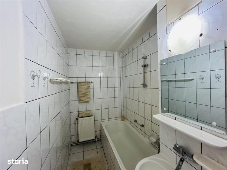 Apartament cu 3 camere decomandat în Terezian