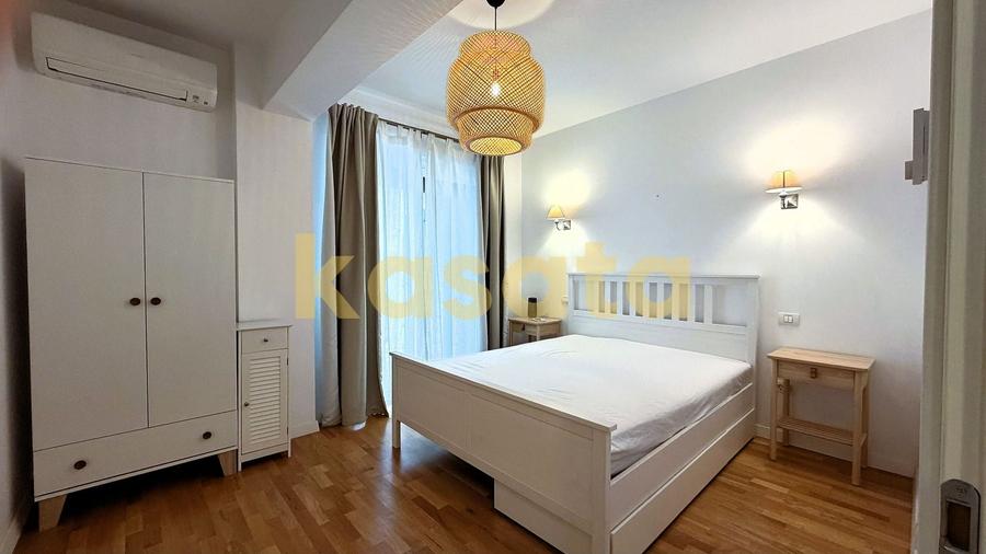 Apartament cu 3 camere semidecomandat, mobilat în Central