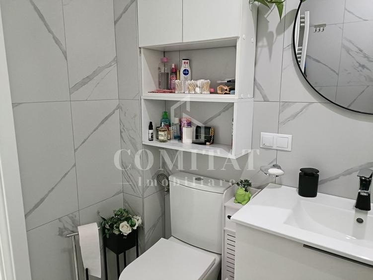 Apartament cu 3 camere semidecomandat, mobilat în Florești