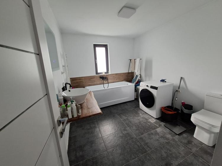 Casă cu 4 camere în Măcărești