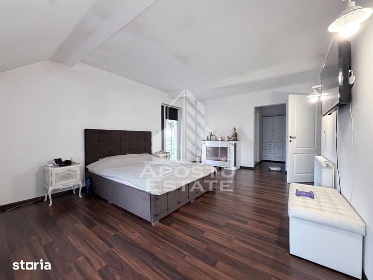 Casă cu 5 camere cu Teren 550 Mp în Sânmihaiu Român
