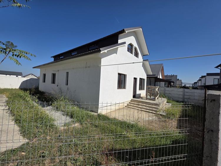 Casă cu 3 camere cu Teren 300 Mp în Central