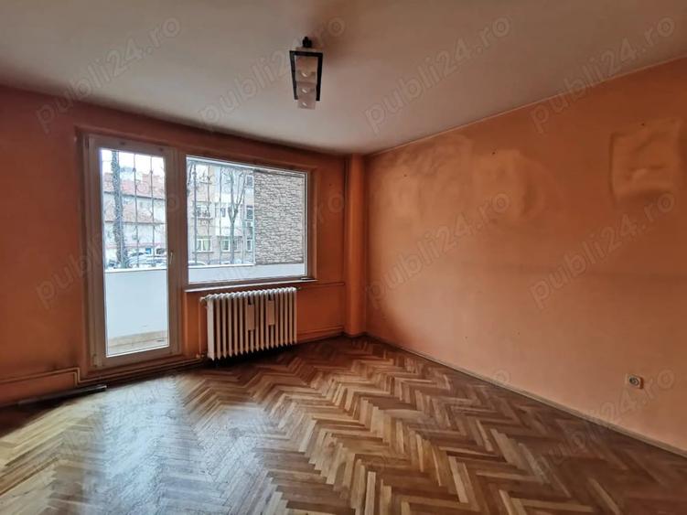 Apartament cu 4 camere semidecomandat în Take Ionescu