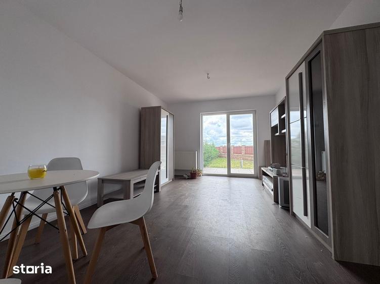 Casă cu 5 camere cu Teren 369 Mp în Soarelui