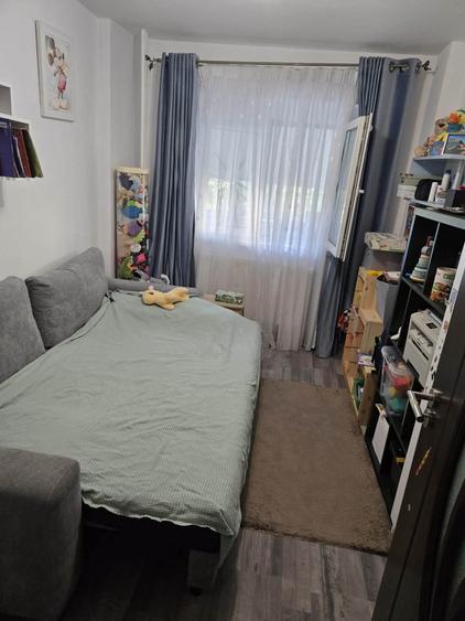 Apartament cu 3 camere semidecomandat în Dristor