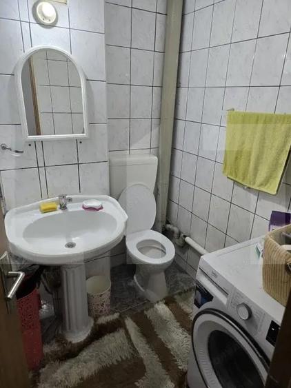 Apartament cu 3 camere decomandat în Girocului