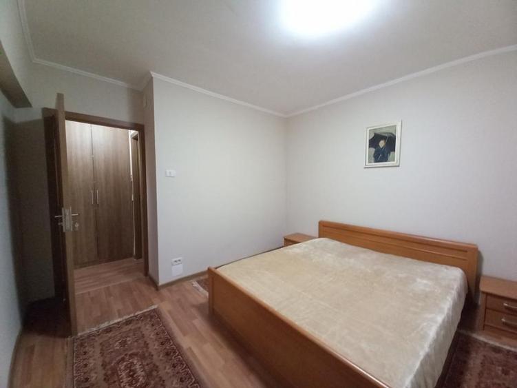 Apartament cu 3 camere decomandat, mobilat în P-ța Mihai Viteazu