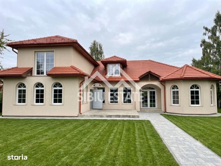 Casă cu 4 camere în Central