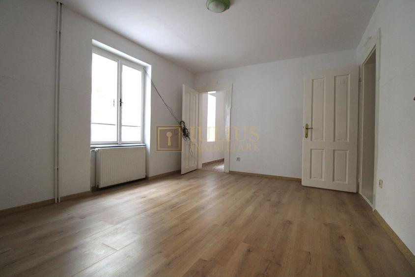 Birou, de 1 mp, în Complex Studențesc