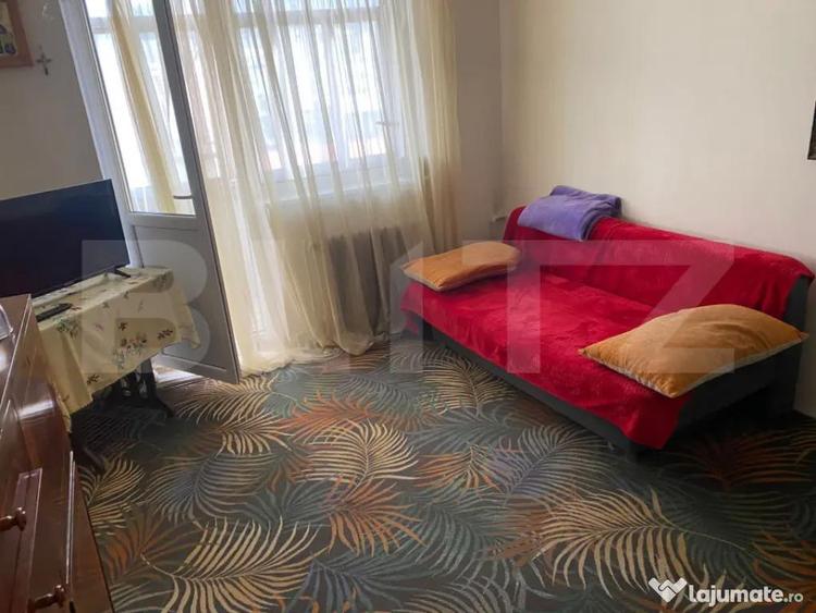 Apartament cu 3 camere semidecomandat în Central