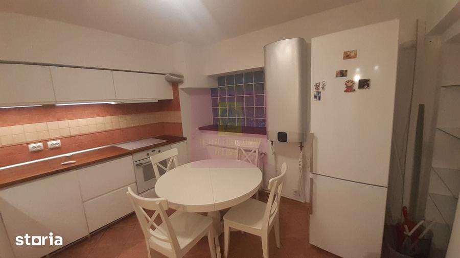 Apartament cu 3 camere în Romană