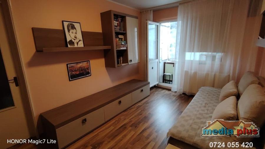 Apartament cu 3 camere semidecomandat în Micro 39