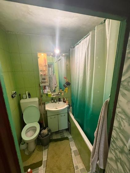Apartament cu 3 camere decomandat în Berceni