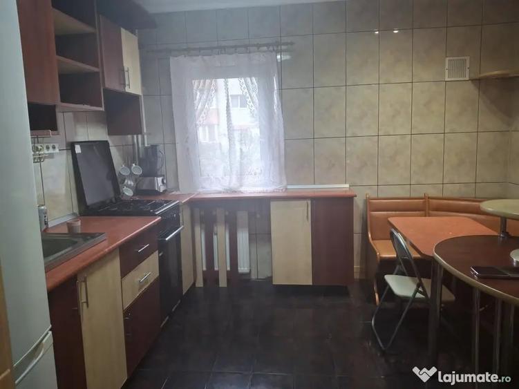 Apartament cu 3 camere decomandat în 13 Septembrie
