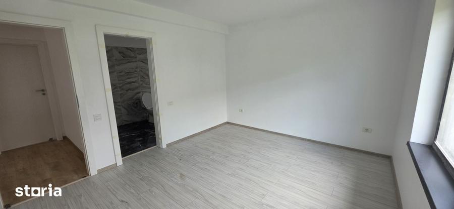 Casă cu 4 camere cu Teren 400 Mp în Domnești