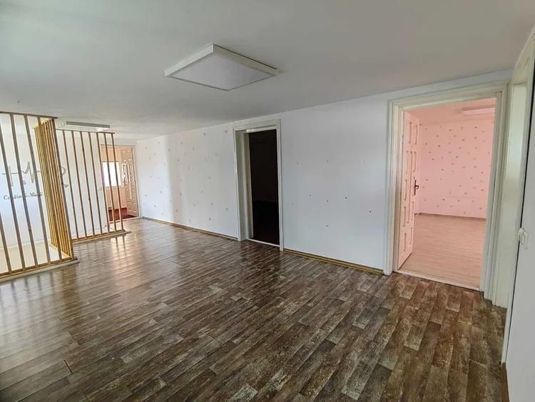 Duplex cu 5 camere cu Canalizare în Banca Națională