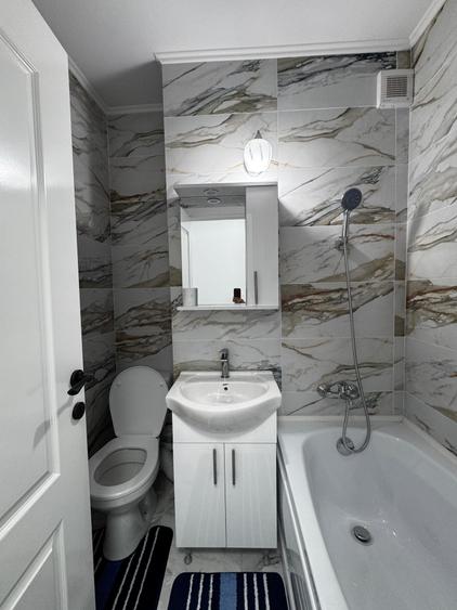 Apartament cu 3 camere semidecomandat în Tătărași