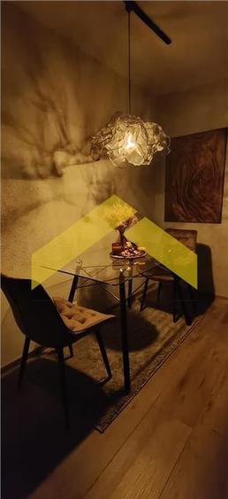 Apartament cu 3 camere semidecomandat, mobilat în Romanilor