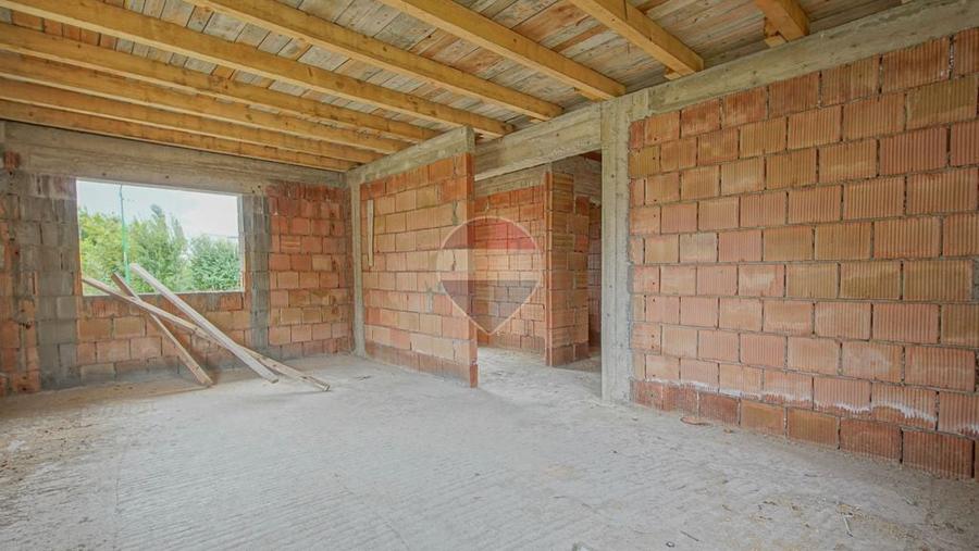 Casă cu 4 camere cu Teren 365 Mp în Central