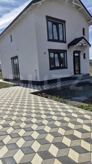 Casă individuală cu 4 camere cu Canalizare în Hărman