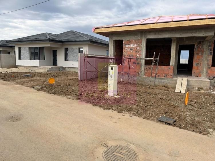 Casă noua 4 camere, apă, canalizare, gaze, asfalt, Dragomiresti Vale - 6